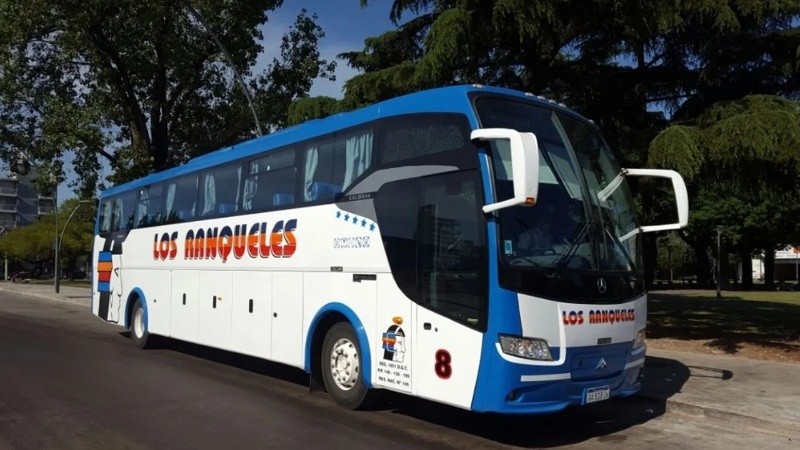 Suspenderán servicios de transporte que conectan Santa Fe con Córdoba por la baja demanda y el precio del combustible.