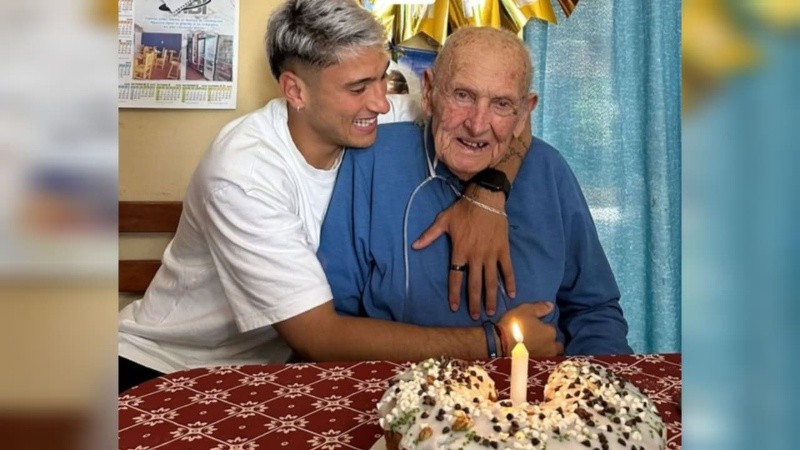 La foto que compartió Alejo Véliz con su abuelo Heraldo.