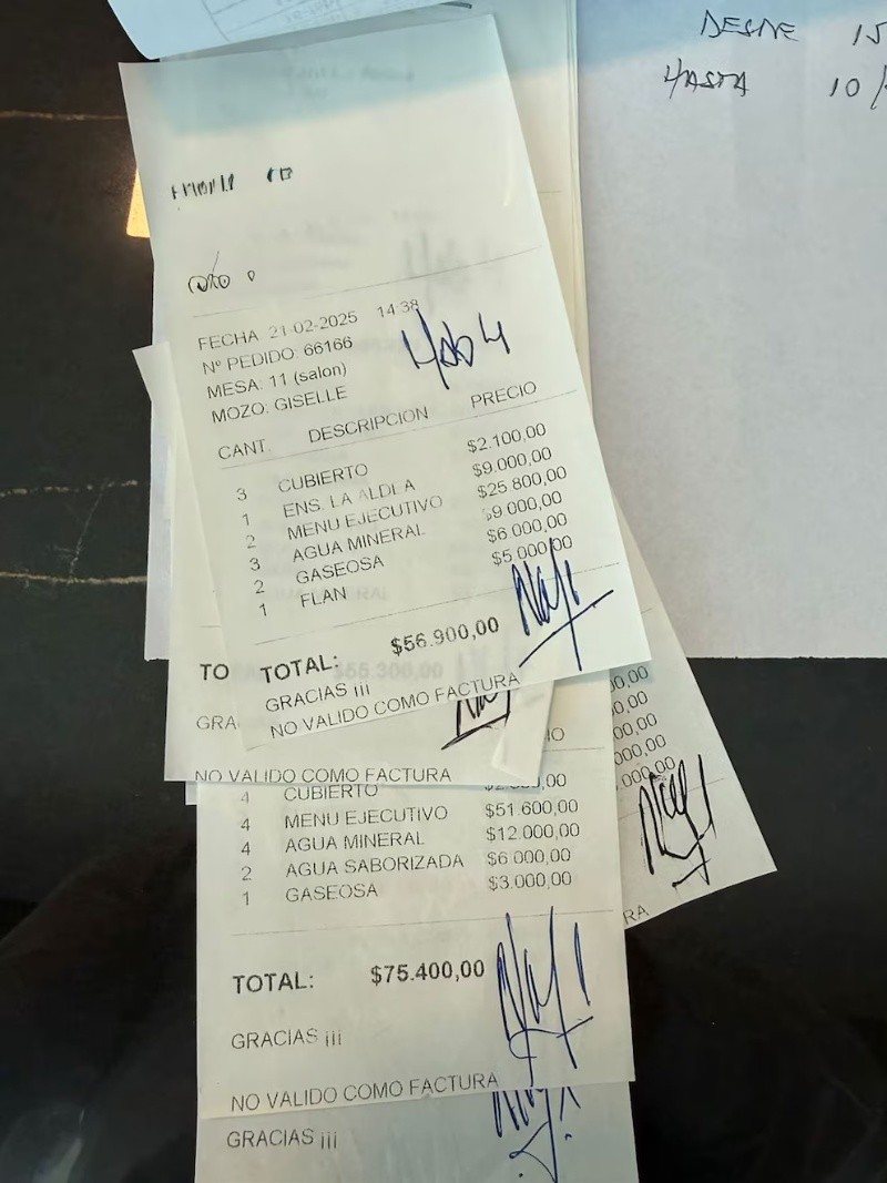 Algunos de los tickets con la firma del 