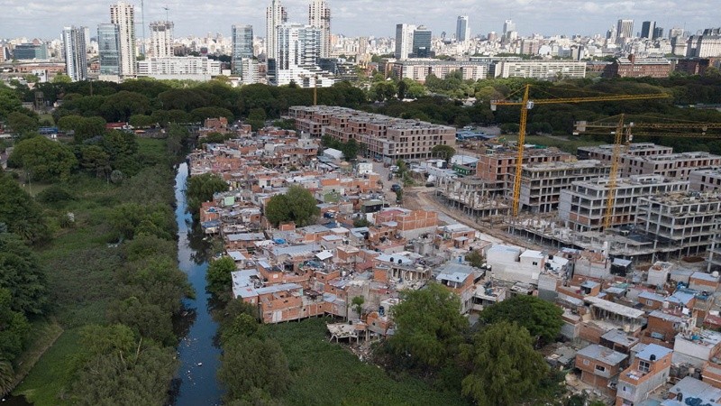 La distribución del ingreso mejoró durante el último trimestre de 2025, según el Indec.