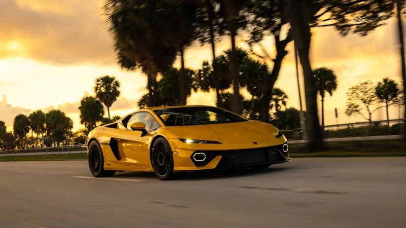 Con este lanzamiento, la marca italiana consolida su estrategia hacia una gama completamente híbrida de alto rendimiento.