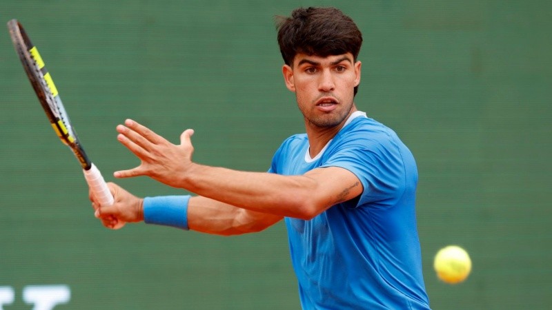 Carlos Alcaraz derrotó sin problemas a Sebastián Báez. (EFE)