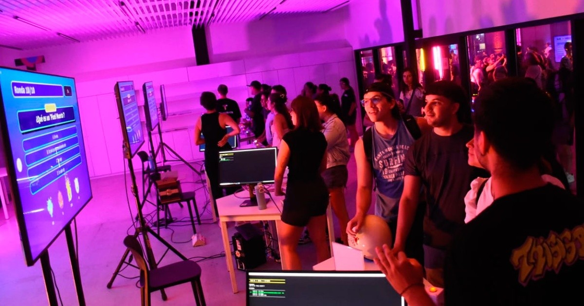 Con charlas, IA y stand up, este sábado llega la tercera edición de la feria de Ciencia y ... thumbnail