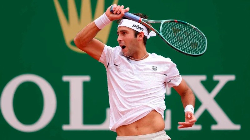 El argentino Tomás Etcheverry dio vuelta su partido y avanzó a los octavos de final del Master 1000 de Montecarlo.&nbsp;