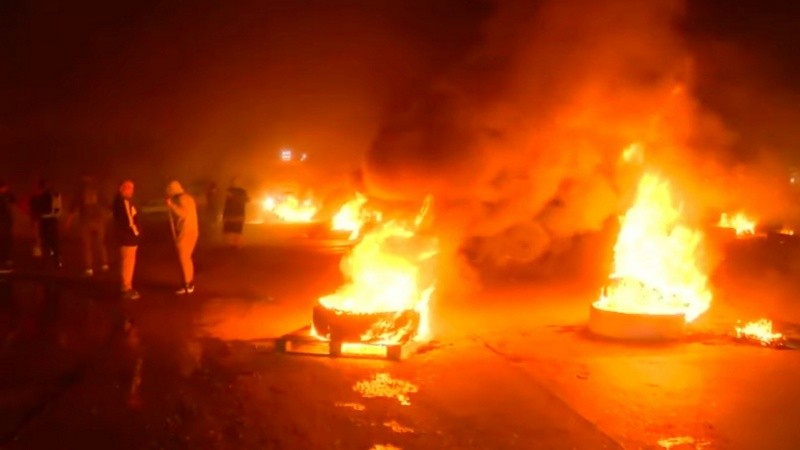 La manifestación de vecinos en el cruce de rutas.