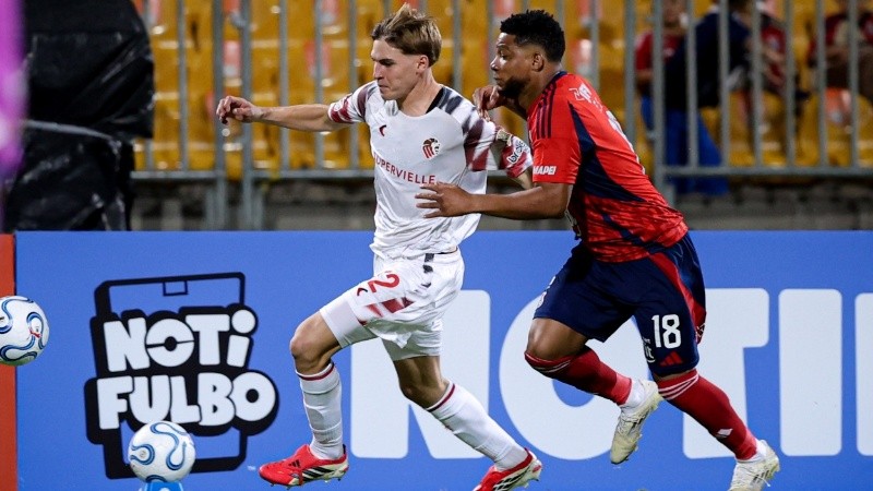 Estudiantes de La Plata no pudo sostener la ventaja y terminó empatando 1-1.