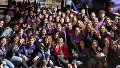 Los estudiantes de la facultad de Ciencia Política, representantes de la Franja Morada, celebrando el triunfo junto a María Eugenia Schmuck.