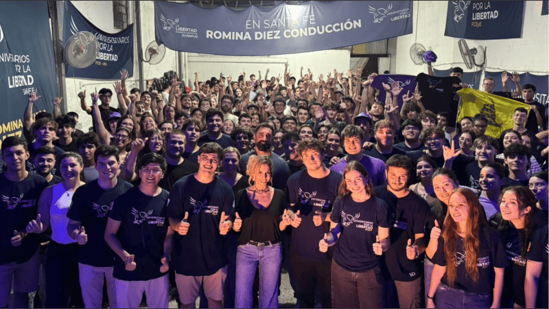 El movimiento estudiantil de Javier Milei se instala en la UNR.