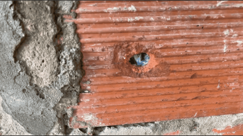 El ataque a tiros fue mientras la familia estaba sentada en la vereda.