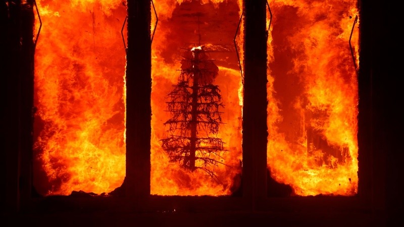 Foto sobre los incendios en Los Ángeles documentada por  Ethan Swope.