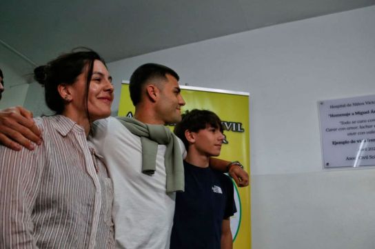 La Asociación Civil preparó este homenaje en el Hospital Victor J. Vilela. Foto: Alan Monzón.