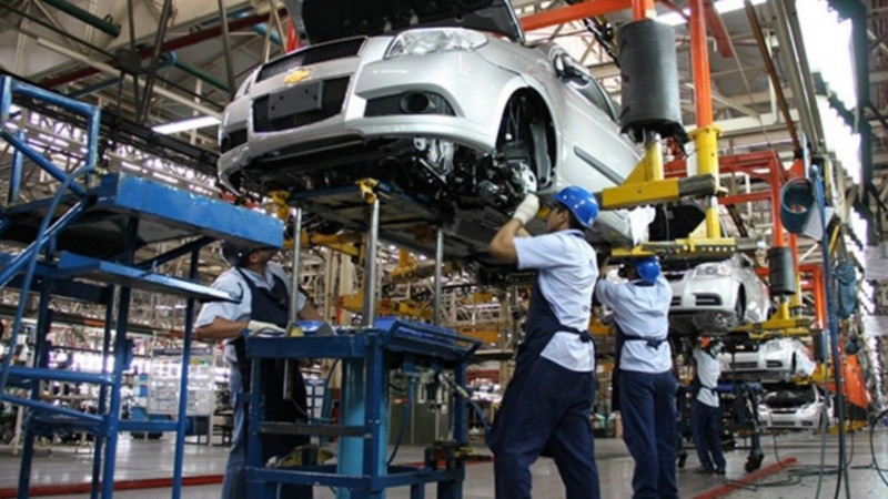 Casi todos los sectores industriales cayeron en febrero.