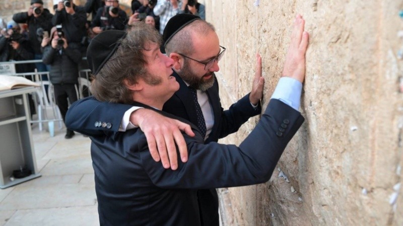 El presidente viajará nuevamente a Israel.