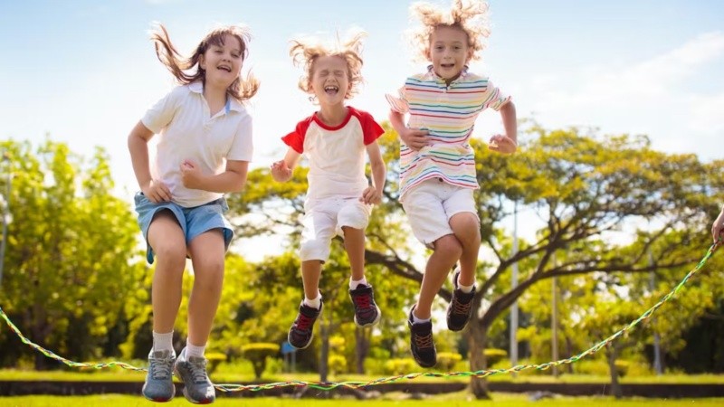 Además, cada hora adicional fuera de casa reduce ese riesgo en un 2% extra.