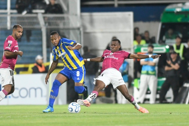&nbsp;Bicho Campaz desbordó toda la noche en el Gigante pero Central no pudo ganar