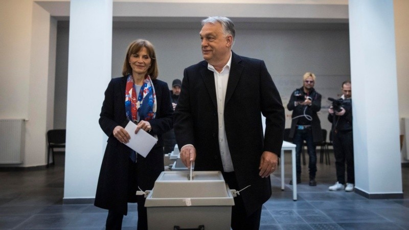 Orbán, uno de los aliados de Milei, vota este domingo.