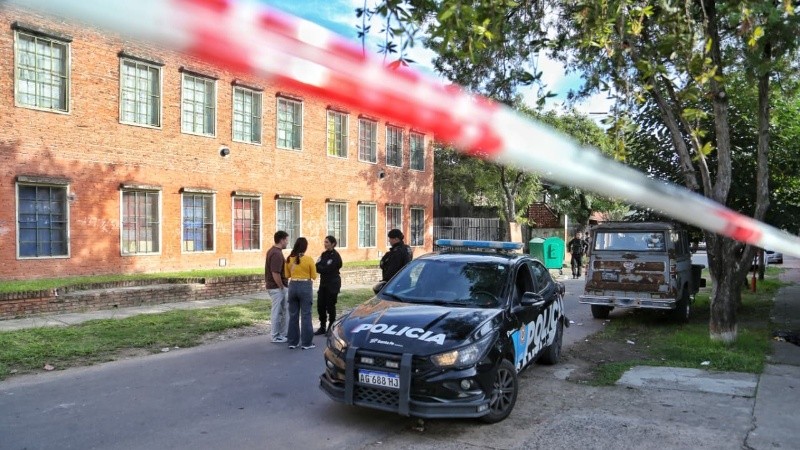 Las porteras encontraron la granada en la entrada, antes de que ingresara el alumnado.