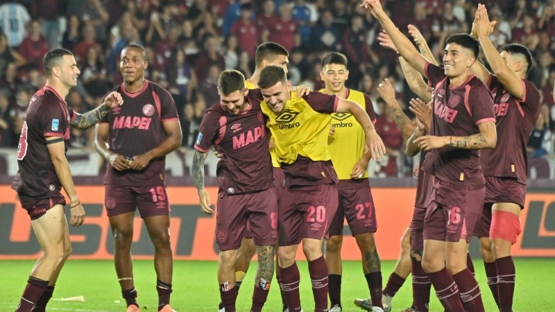 Festejo granate en la Fortaleza. (FotoBaires)