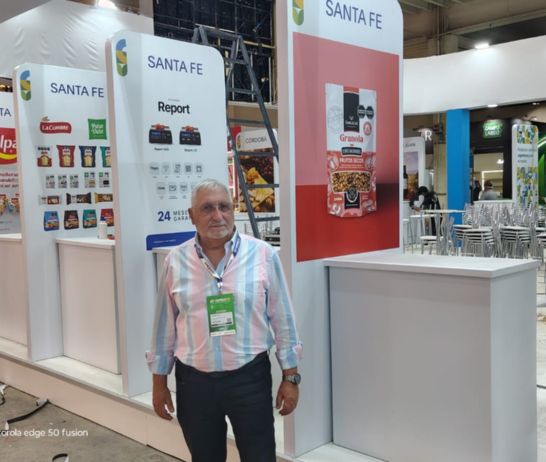 Ricardo Diab, titular de Came, en la recorrida durante el armado de stands de la Expo Apras en Brasil