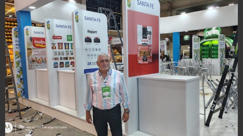 Ricardo Diab, titular de Came, en la recorrida durante el armado de stands de la Expo Apras en Brasil