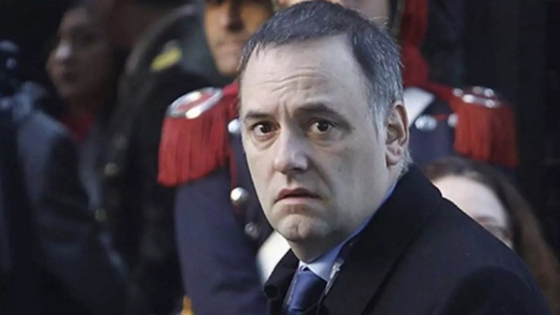 Manuel Adorni, en su momento más complejo desde que llegó a la función pública de la mano del gobierno de Milei.