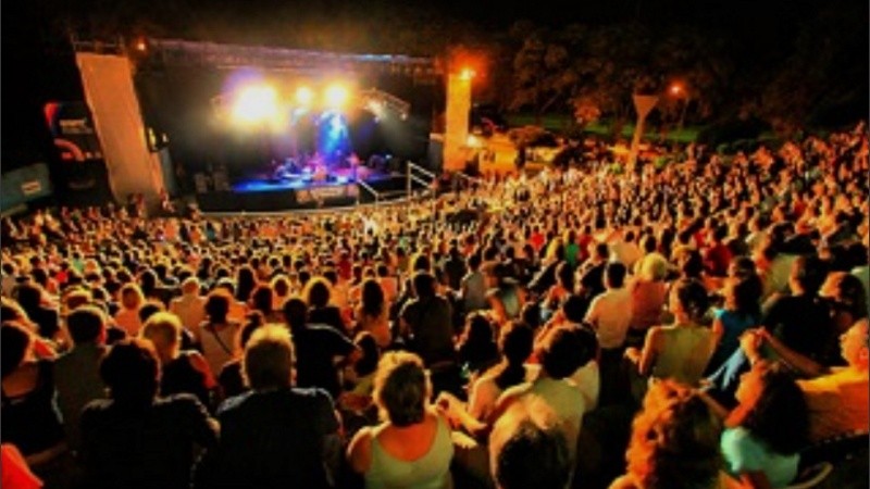 La ciudad se afirma como un escenario elegido por los artistas y por el público.