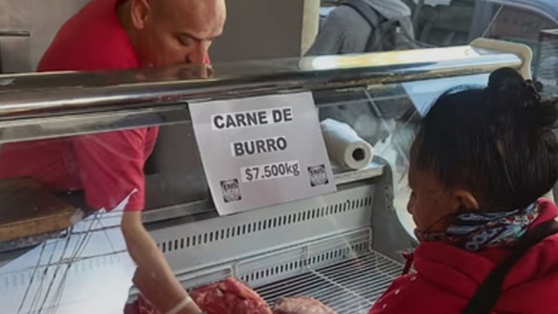La carne de burro se comercializa a $7.500 el kilo.