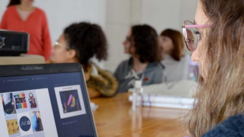 El programa es impulsado en conjunto por las áreas Gabinete Joven, la Escuela de Emprendedores de Economía Social y la Dirección de Innovación y Emprendedorismo,