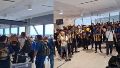 Los hinchas Canallas esperaron en el Aeorpuerto Internacional de Rosario.