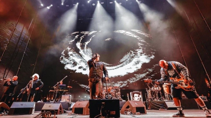 Los Fabulosos Cadillacs tocan en Rosario.