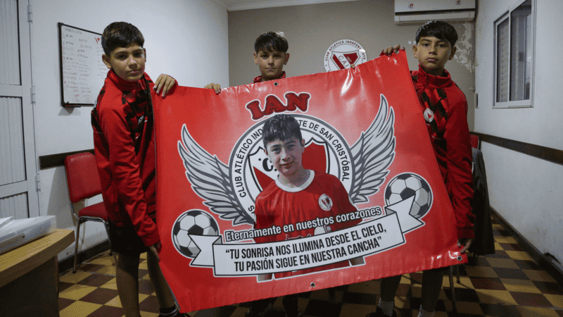 Los compañeros de Ian Cabrera, la categoría 2013 del club Independiente. Foto Alan Monzón Rosario3