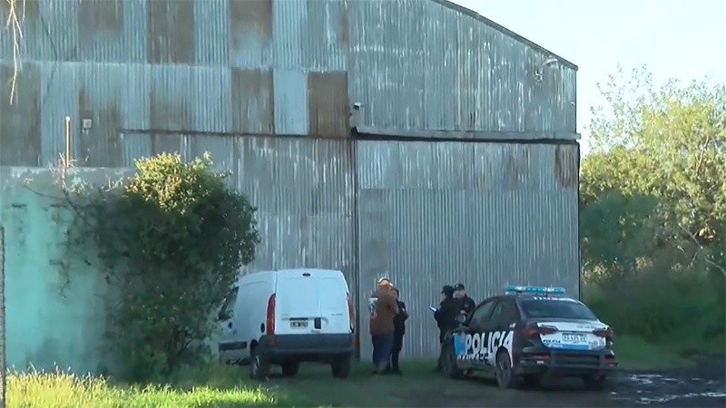 El hombre cayó dentro del recinto.