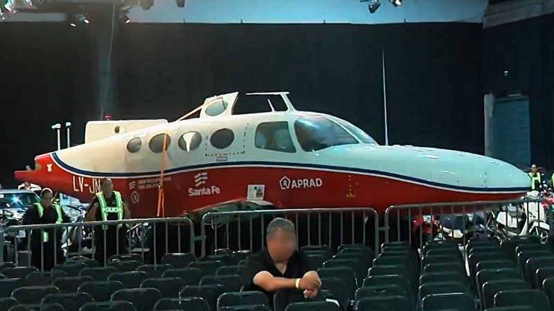 El avión, estrella de la jornada, al cierre de la subasta en el Metropolitano. (imagen El Tres)