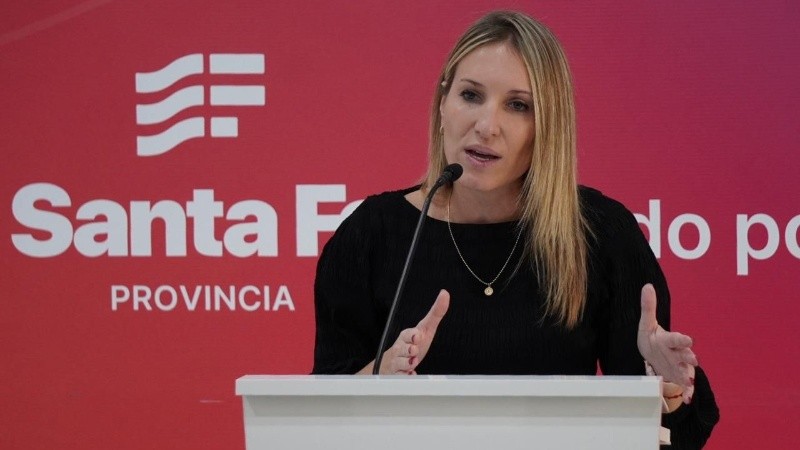 La vocera Coudannes dio una conferencia de prensa en la sede local de Gobernación.