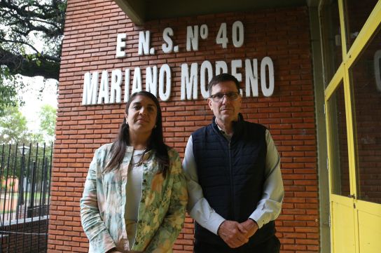 El ministro Goity y la secretaria Gallo Ambrosis en la escuela 40 de San Cristóbal.