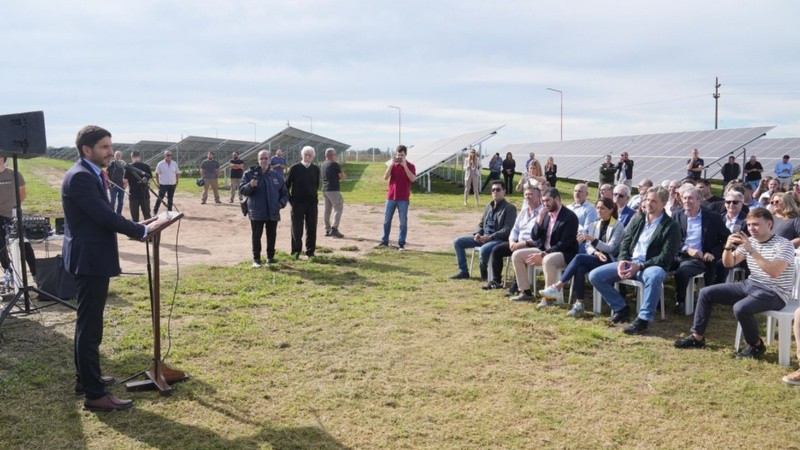 El gobernador participó de la inauguración de la Planta Fotovoltaica en Hughes.&nbsp;