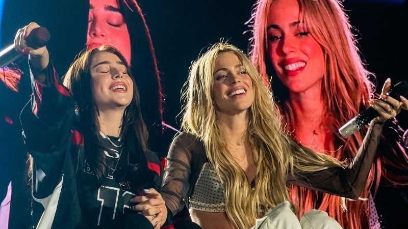 Nicki y Tini, reunidas en el escenario.