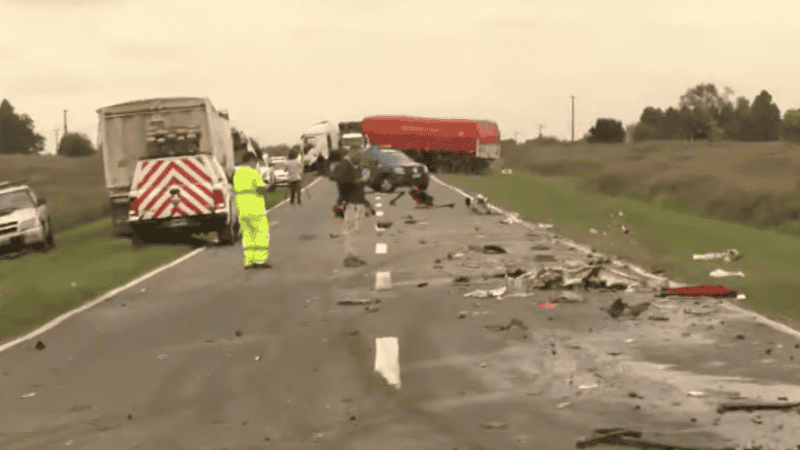 Los camiones chocaron de frente en la ruta provincial 14.