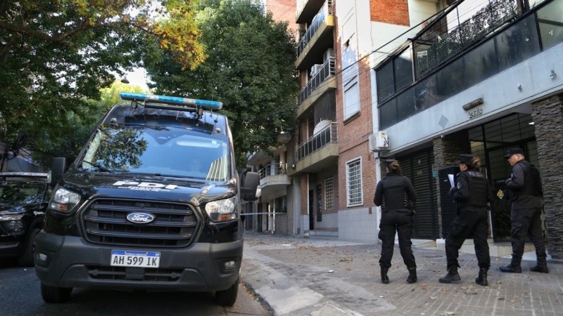 El operativo en 3 de Febrero al 2400, donde ocurrió el femicidio.