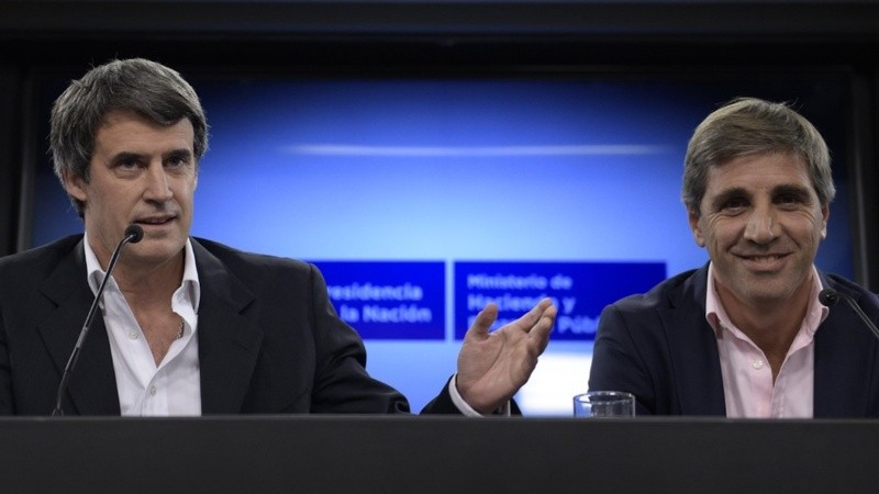 Alfonso Prat Gay, ministro de Economía de Mauricio Macri, en 2016 y Luis Caputo, en ese entonces secretario de Finanzas, fueron los negociadores con los fondos buitre.