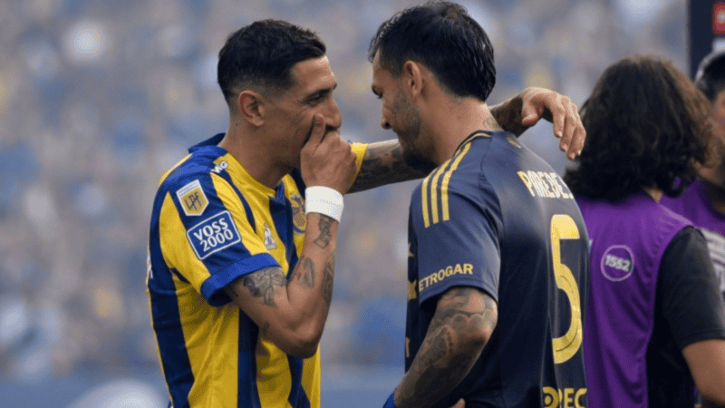 Leandro Paredes visitó el Gigante de Arroyito con Boca.