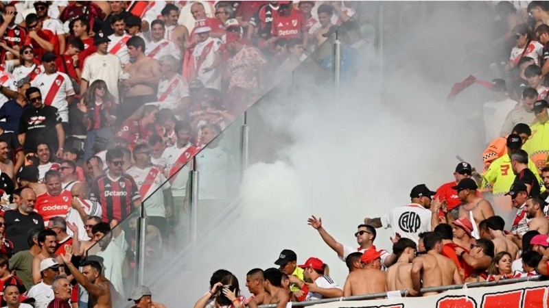 La disposición es preventiva, inmediata y alcanza a tribunas, plateas y todos los sectores del público.