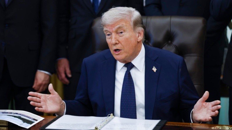 Trump criticó a los medios y se refirió al conflicto en Medio Oriente.