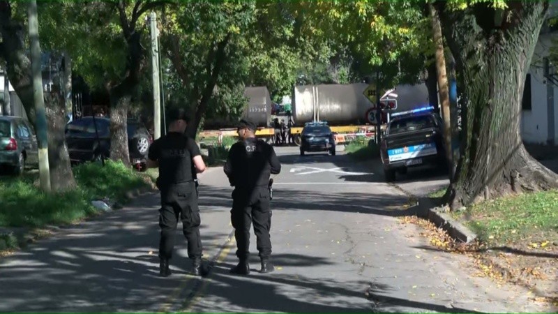 Vecinos señalaron que se escucharon las bocinas de alarma.