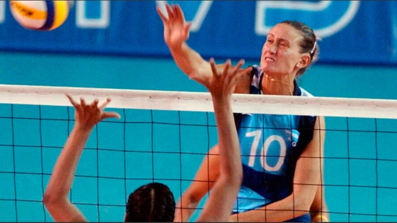 Micaela Vogel jugando para la Selección Argentina.