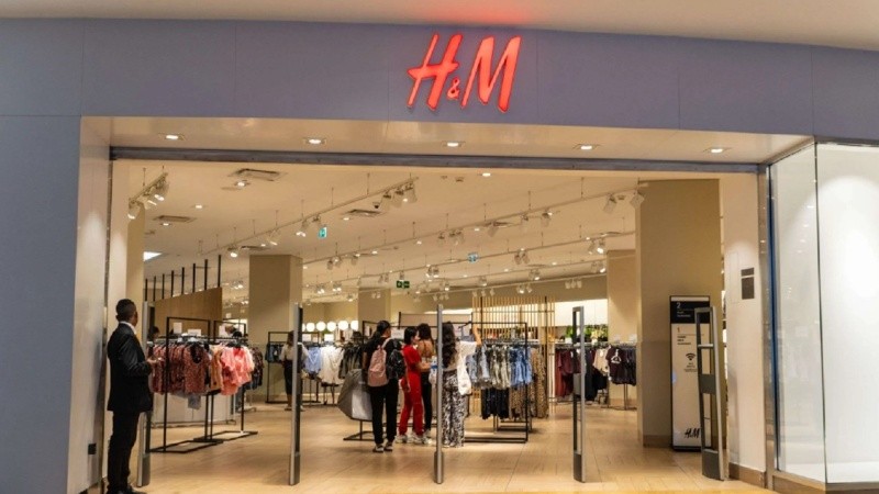 La marca sueca H&M anunció la apertura de su primera tienda en Argentina.