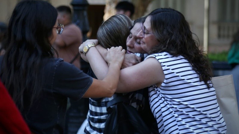 Familiares y amigos de Sophia Civarelli se manifestaron este viernes en la plaza 25 de Mayo.
