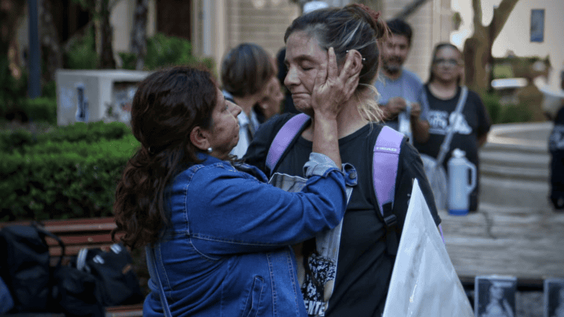 Familiares y amigos de Sophia Civarelli se manifestaron este viernes en la plaza 25 de Mayo.