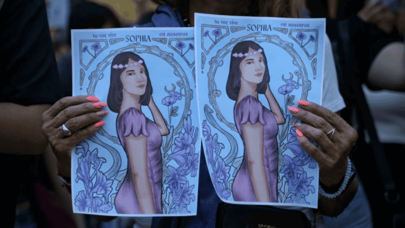 Familiares y amigos de Sophia Civarelli se manifestaron este viernes en la plaza 25 de Mayo.