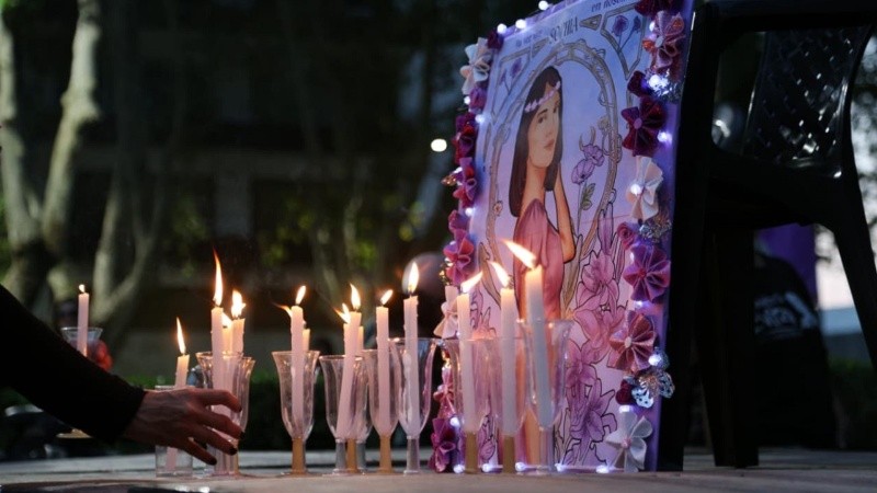 Familiares y amigos de Sophia Civarelli se manifestaron este viernes en la plaza 25 de Mayo.